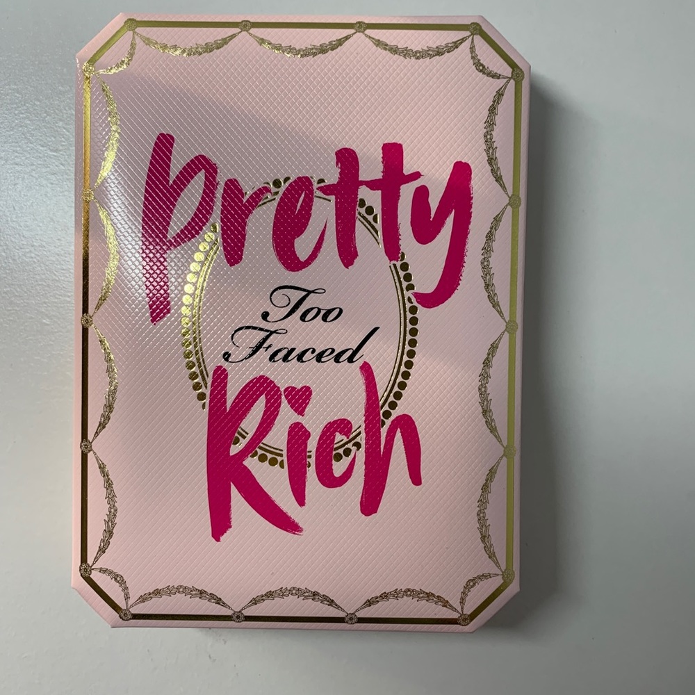 Too faced pretty rich palette
